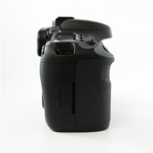 Canon-EOS-7D-Body-03