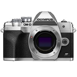 C11_E-M10Mark4_SLV_Front